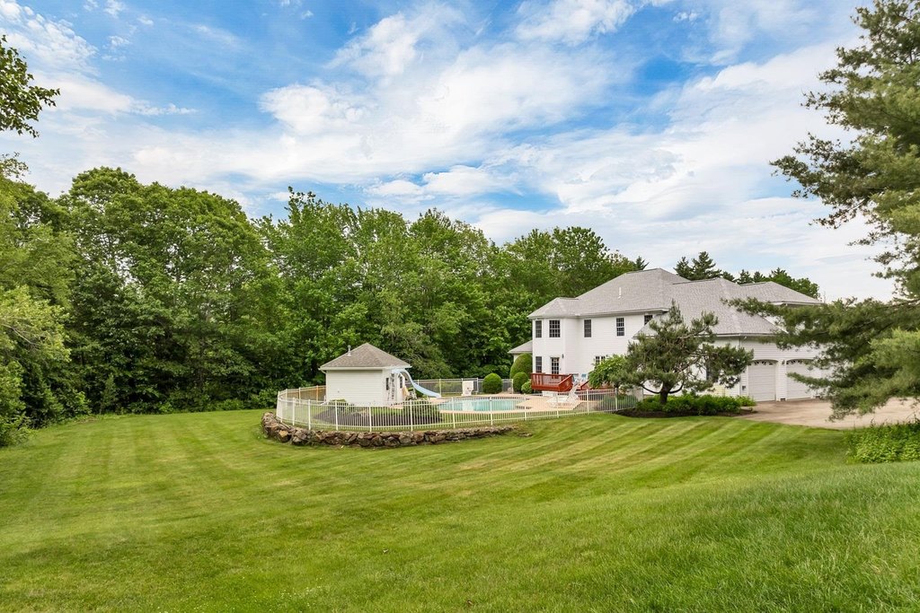 Gilford, New Hampshire, 03249, United States, 4 Bedrooms Bedrooms, ,3.5 BathroomsBathrooms,Residential,Forsale,1893887