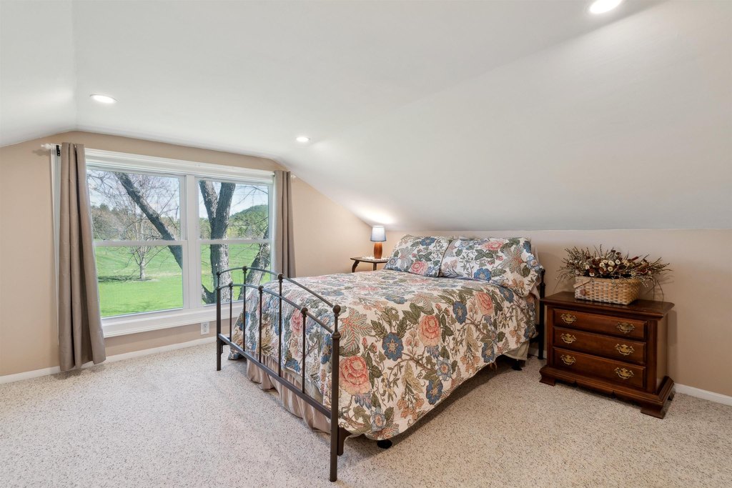 Lyme, New Hampshire, 03768, United States, 4 Bedrooms Bedrooms, ,3.5 BathroomsBathrooms,Residential,Forsale,1999511