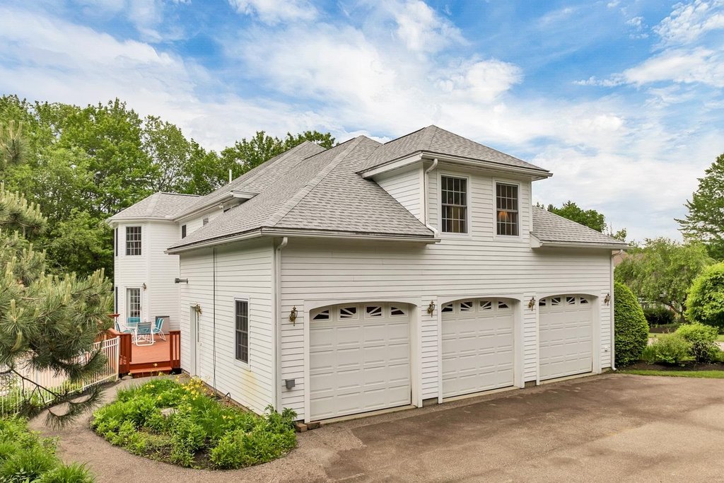 Gilford, New Hampshire, 03249, United States, 4 Bedrooms Bedrooms, ,3.5 BathroomsBathrooms,Residential,Forsale,1893887