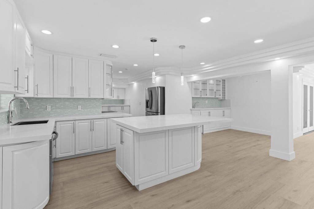 Lighthouse Point, Florida, 33064, United States, 4 Bedrooms Bedrooms, ,3 BathroomsBathrooms,Residential,Forsale,1886542