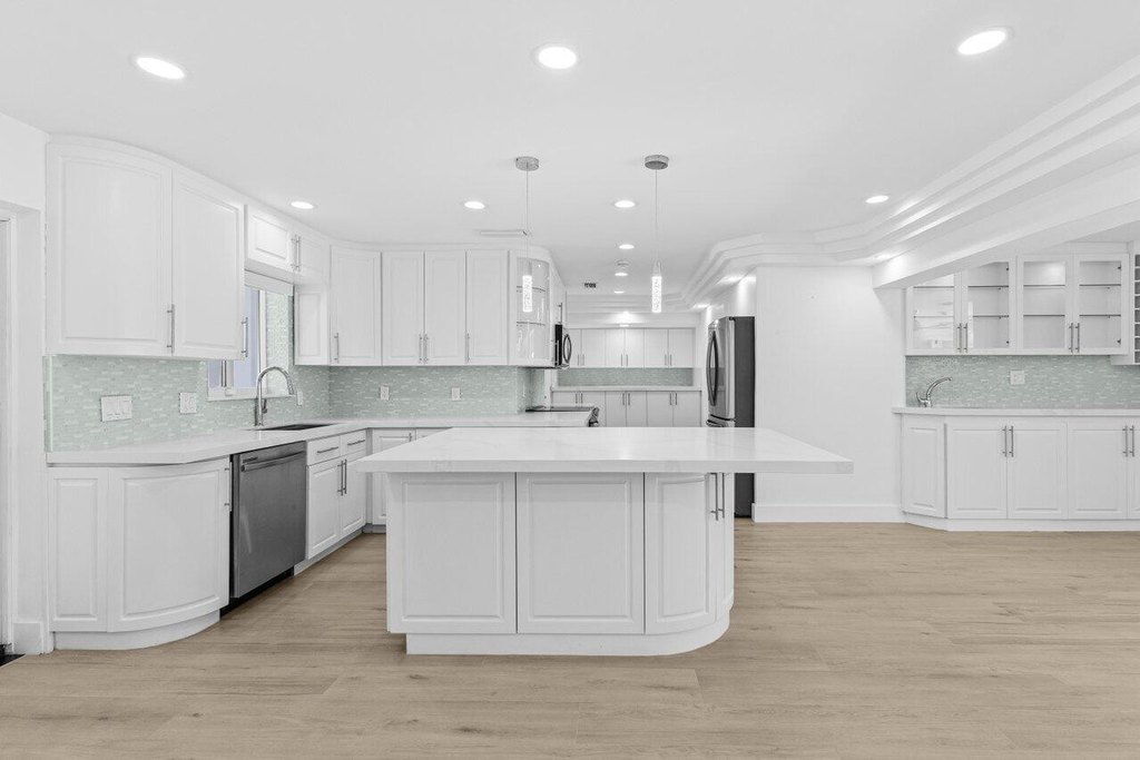 Lighthouse Point, Florida, 33064, United States, 4 Bedrooms Bedrooms, ,3 BathroomsBathrooms,Residential,Forsale,1886542