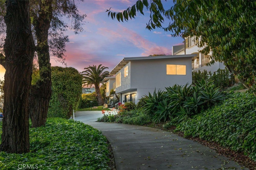 Corona del Mar, California, 92625, United States, 5 Bedrooms Bedrooms, ,5 BathroomsBathrooms,Residential,Forsale,1884157