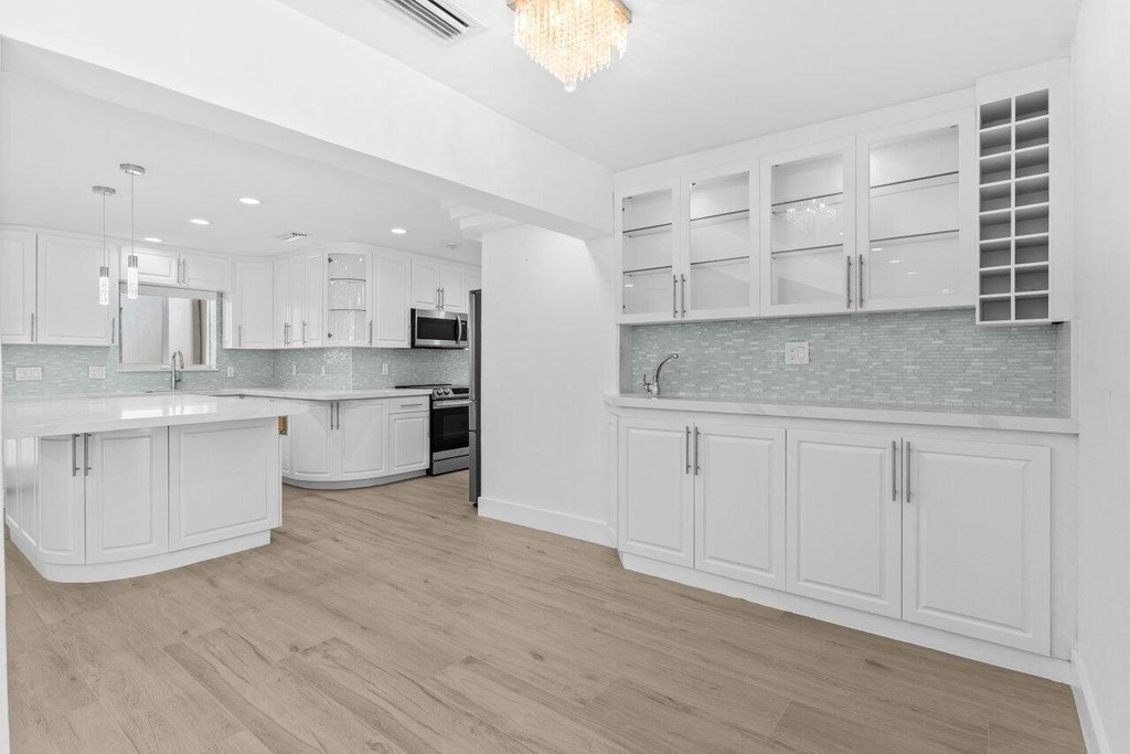 Lighthouse Point, Florida, 33064, United States, 4 Bedrooms Bedrooms, ,3 BathroomsBathrooms,Residential,Forsale,1886542