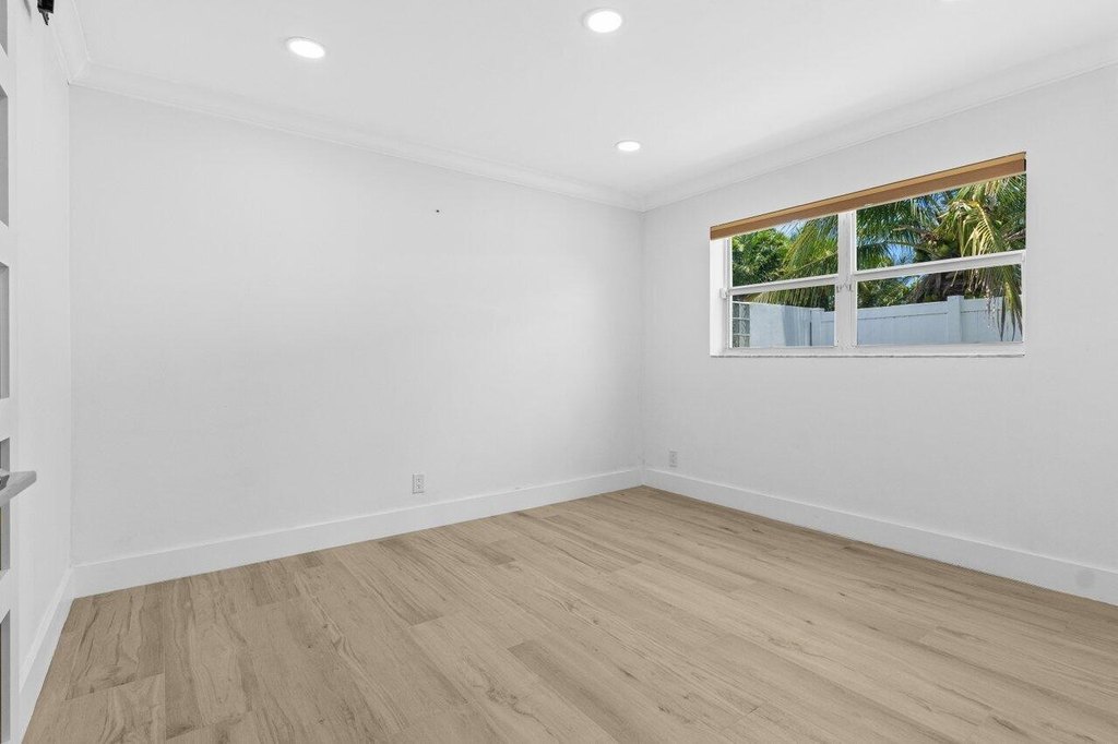 Lighthouse Point, Florida, 33064, United States, 4 Bedrooms Bedrooms, ,3 BathroomsBathrooms,Residential,Forsale,1886542