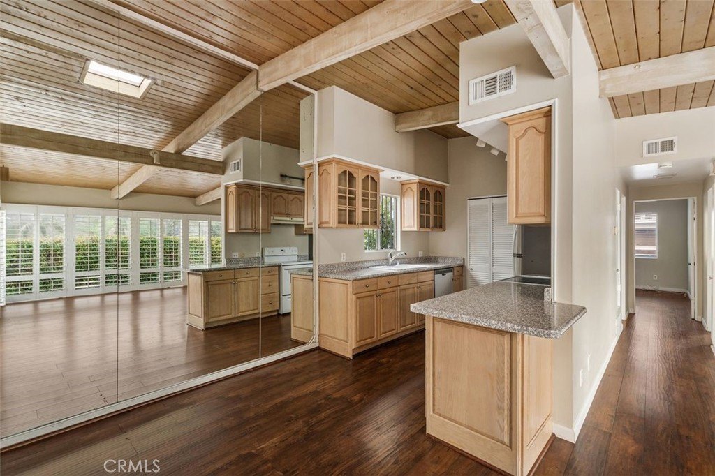 Corona del Mar, California, 92625, United States, 5 Bedrooms Bedrooms, ,5 BathroomsBathrooms,Residential,Forsale,1884157