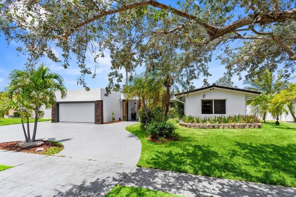 Lighthouse Point, Florida, 33064, United States, 4 Bedrooms Bedrooms, ,3 BathroomsBathrooms,Residential,Forsale,1886542