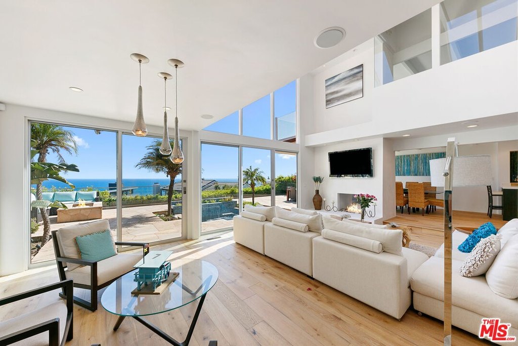 Malibu, California, 90265, United States, 3 Bedrooms Bedrooms, ,4 BathroomsBathrooms,Residential,Forsale,2009628