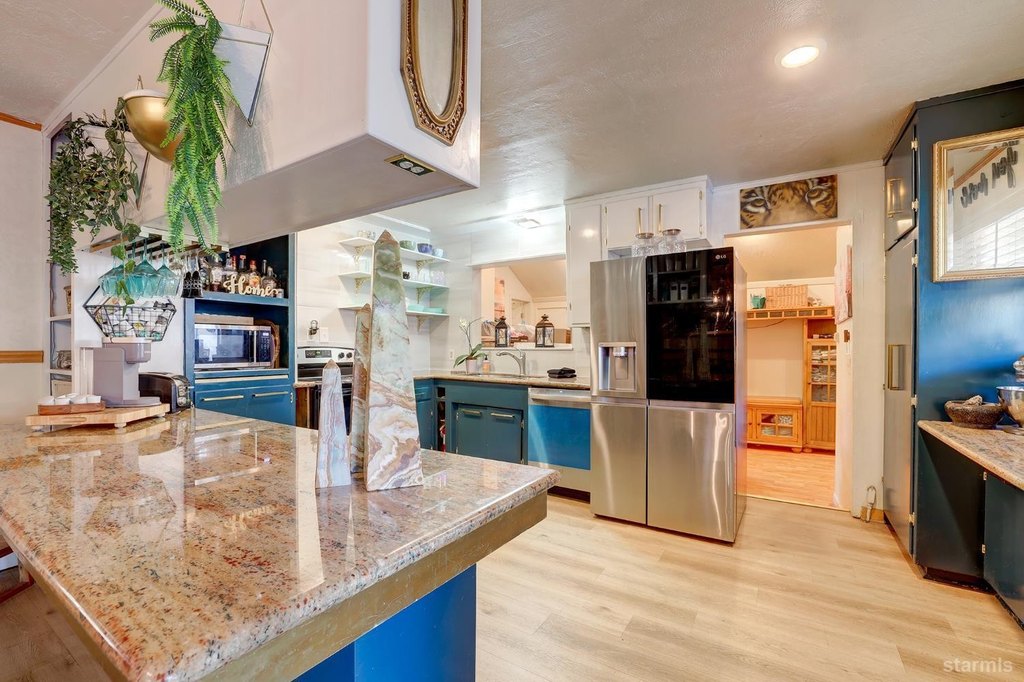 South Lake Tahoe, California, 96150, United States, 4 Bedrooms Bedrooms, ,3 BathroomsBathrooms,Residential,Forsale,1920147