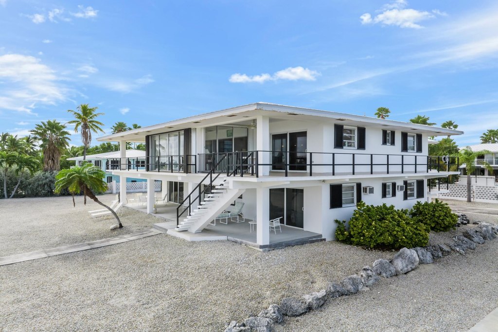 MARATHON, Florida, 33050, United States, 4 Bedrooms Bedrooms, ,3 BathroomsBathrooms,Residential,Forsale,1884620
