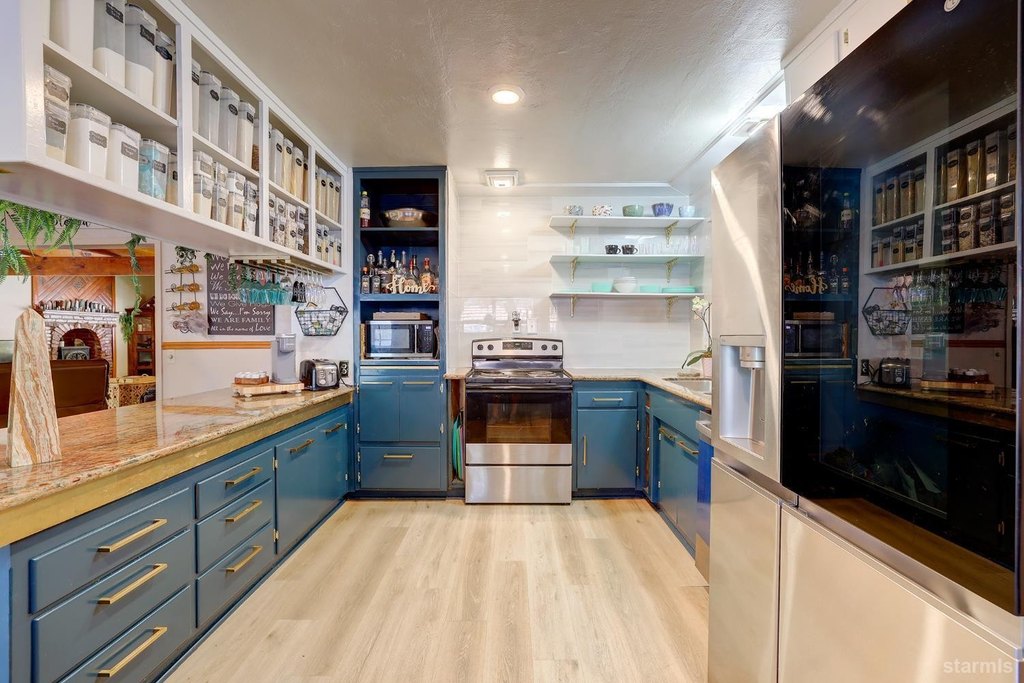 South Lake Tahoe, California, 96150, United States, 4 Bedrooms Bedrooms, ,3 BathroomsBathrooms,Residential,Forsale,1920147