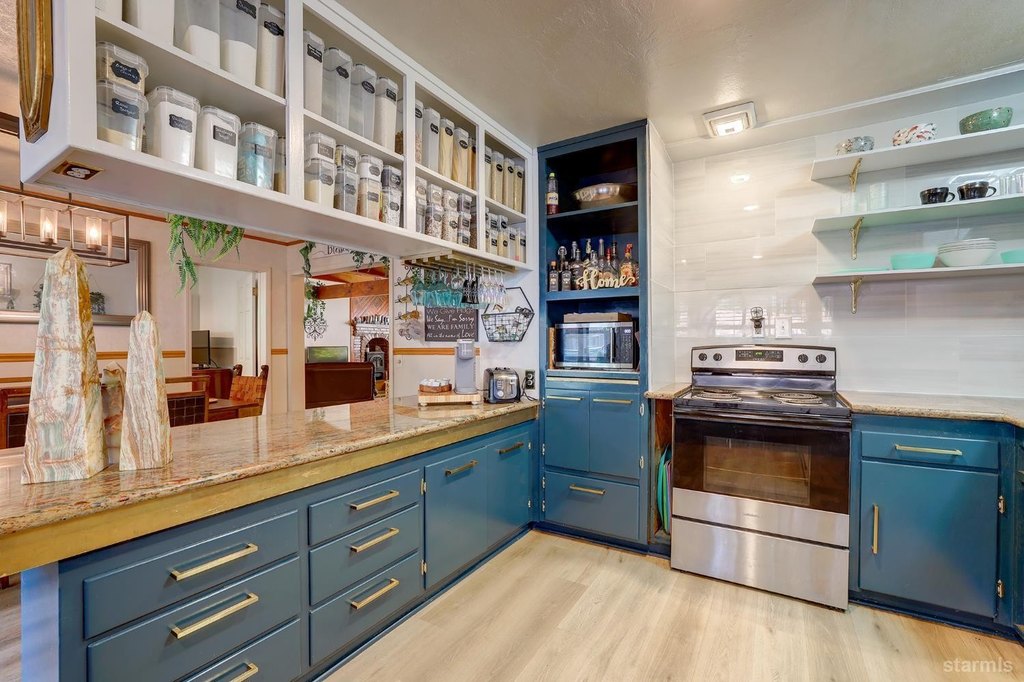 South Lake Tahoe, California, 96150, United States, 4 Bedrooms Bedrooms, ,3 BathroomsBathrooms,Residential,Forsale,1920147