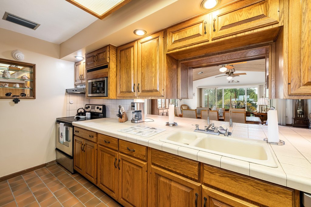 MARATHON, Florida, 33050, United States, 4 Bedrooms Bedrooms, ,3 BathroomsBathrooms,Residential,Forsale,1884620