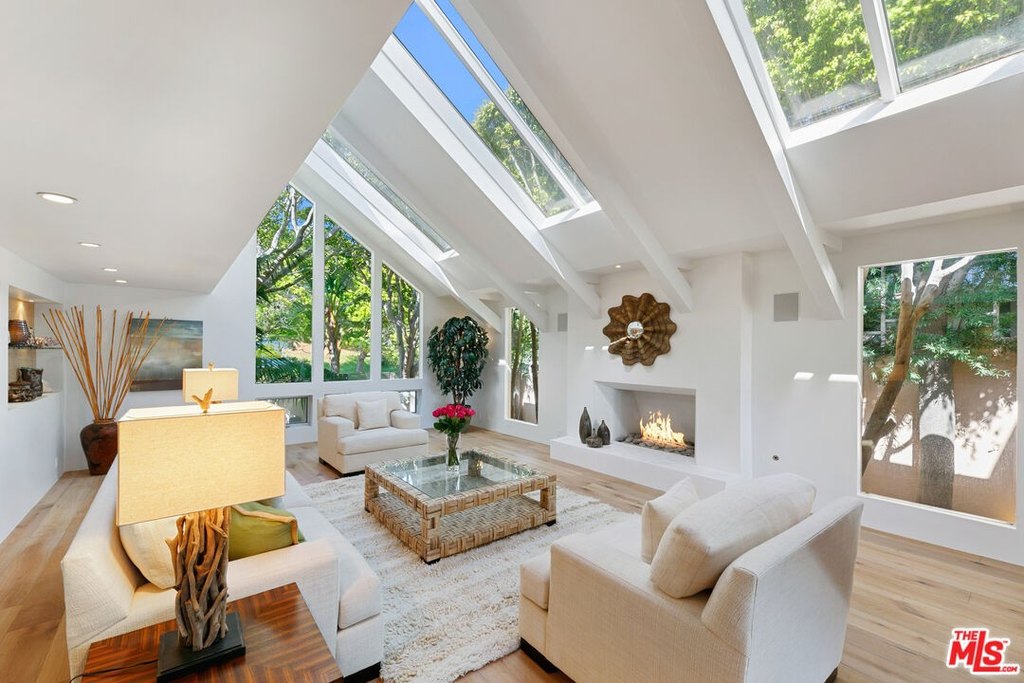 Malibu, California, 90265, United States, 3 Bedrooms Bedrooms, ,4 BathroomsBathrooms,Residential,Forsale,2009628