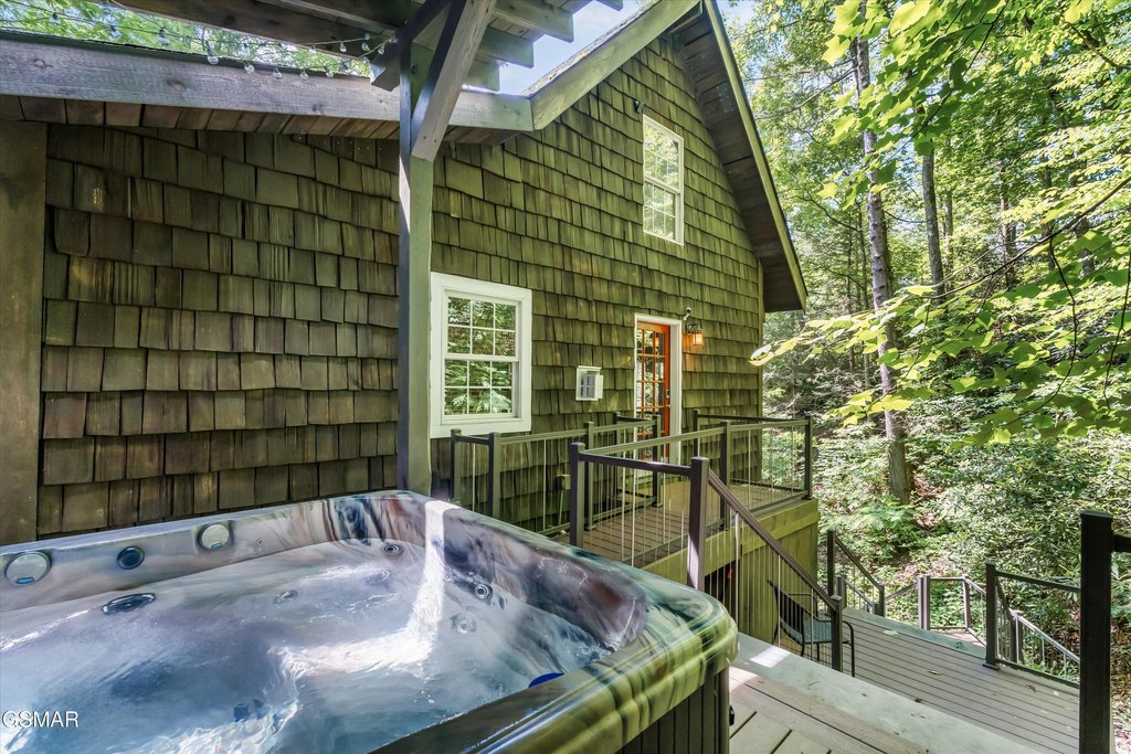 Gatlinburg, Tennessee, 37738, United States, 3 Bedrooms Bedrooms, ,2 BathroomsBathrooms,Residential,Forsale,1893798