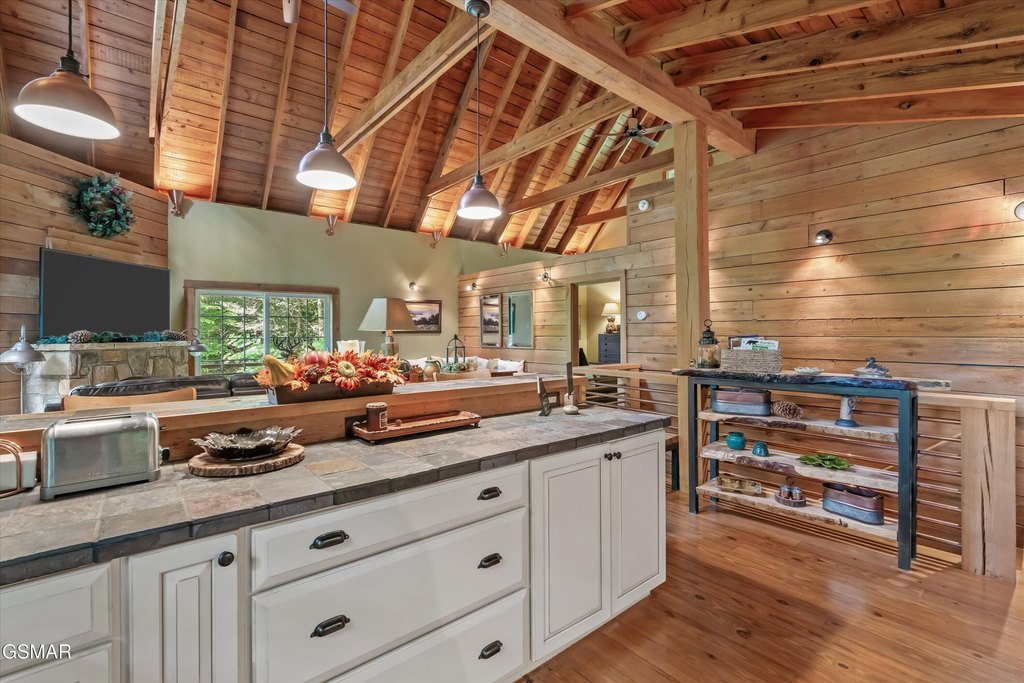Gatlinburg, Tennessee, 37738, United States, 3 Bedrooms Bedrooms, ,2 BathroomsBathrooms,Residential,Forsale,1893798