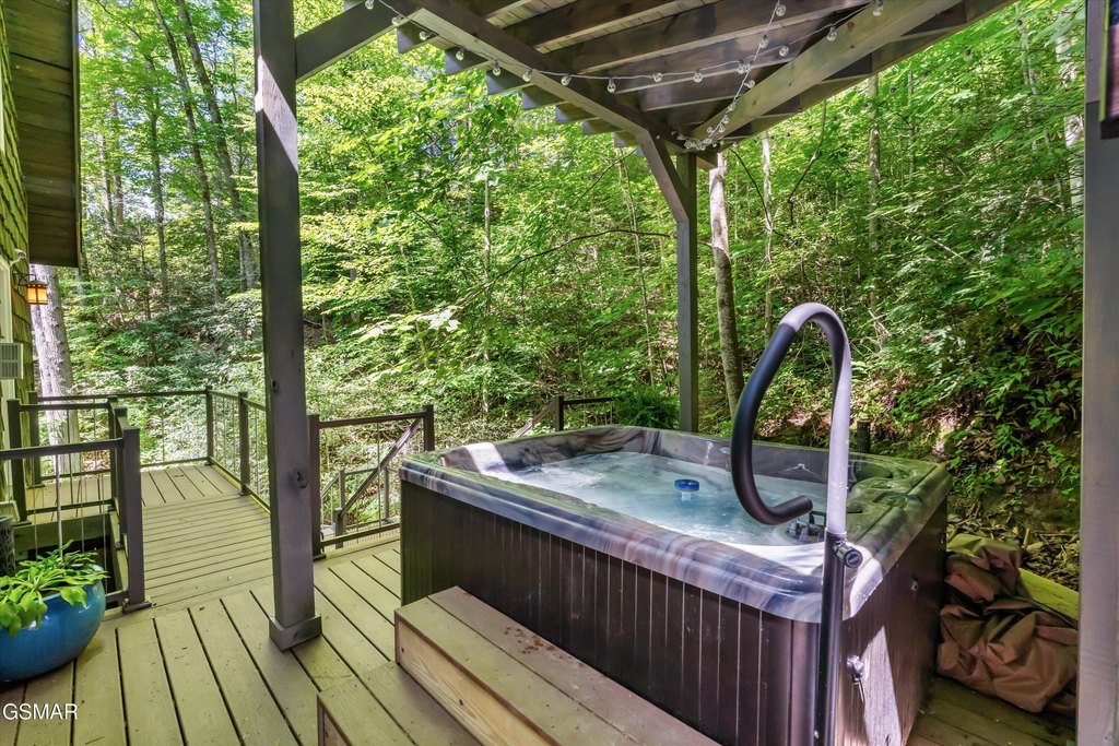 Gatlinburg, Tennessee, 37738, United States, 3 Bedrooms Bedrooms, ,2 BathroomsBathrooms,Residential,Forsale,1893798