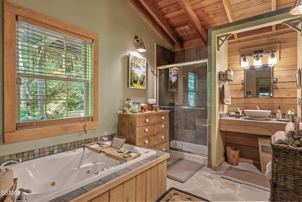 Gatlinburg, Tennessee, 37738, United States, 3 Bedrooms Bedrooms, ,2 BathroomsBathrooms,Residential,Forsale,1893798