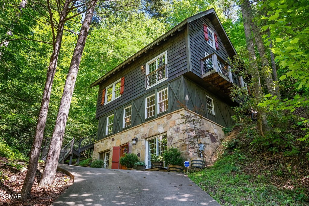 Gatlinburg, Tennessee, 37738, United States, 3 Bedrooms Bedrooms, ,2 BathroomsBathrooms,Residential,Forsale,1893798
