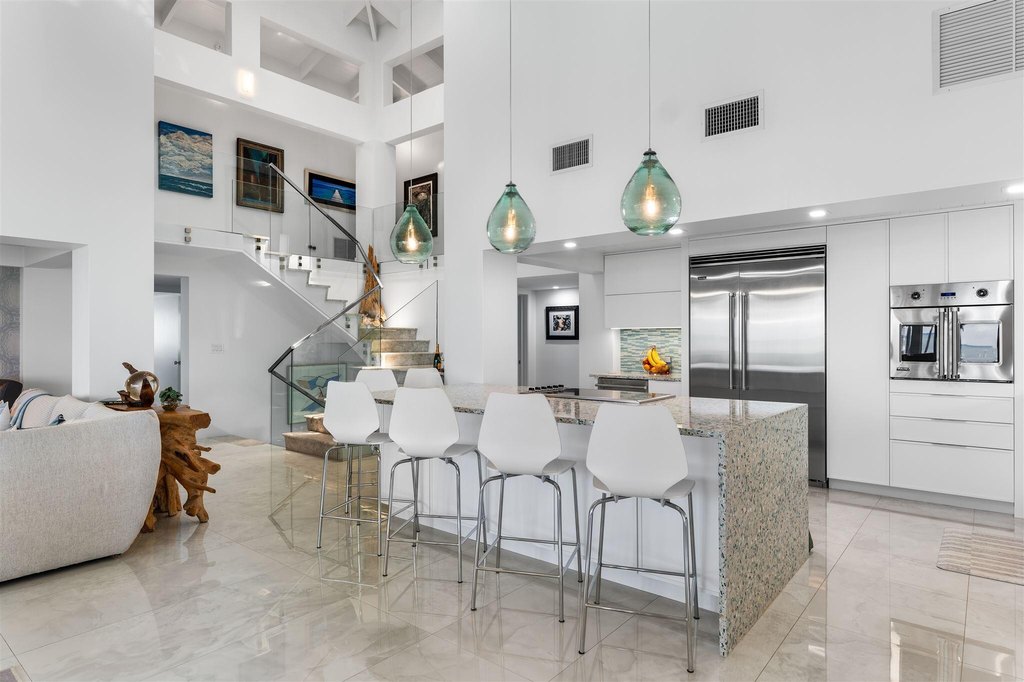 ISLAMORADA, Florida, 33036, United States, 6 Bedrooms Bedrooms, ,4 BathroomsBathrooms,Residential,Forsale,2004342