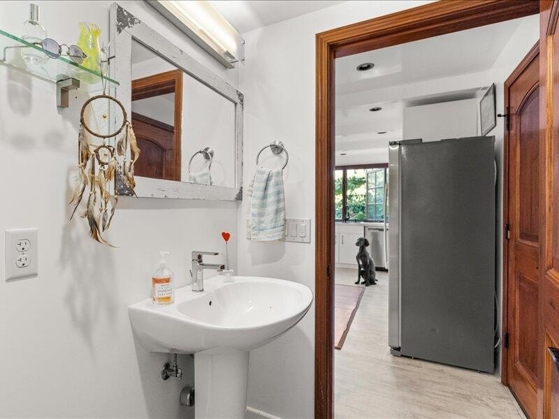 SANTA BARBARA, California, 93103, United States, 3 Bedrooms Bedrooms, ,3.5 BathroomsBathrooms,Residential,Forsale,1904936