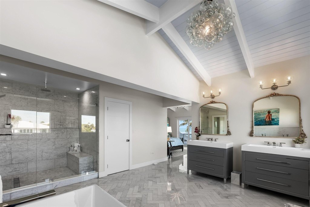 ISLAMORADA, Florida, 33036, United States, 6 Bedrooms Bedrooms, ,4 BathroomsBathrooms,Residential,Forsale,2004342