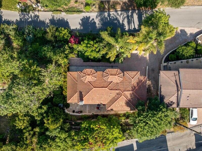 SANTA BARBARA, California, 93103, United States, 3 Bedrooms Bedrooms, ,3.5 BathroomsBathrooms,Residential,Forsale,1904936