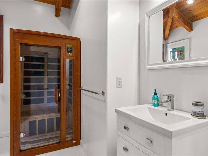 SANTA BARBARA, California, 93103, United States, 3 Bedrooms Bedrooms, ,3.5 BathroomsBathrooms,Residential,Forsale,1904936