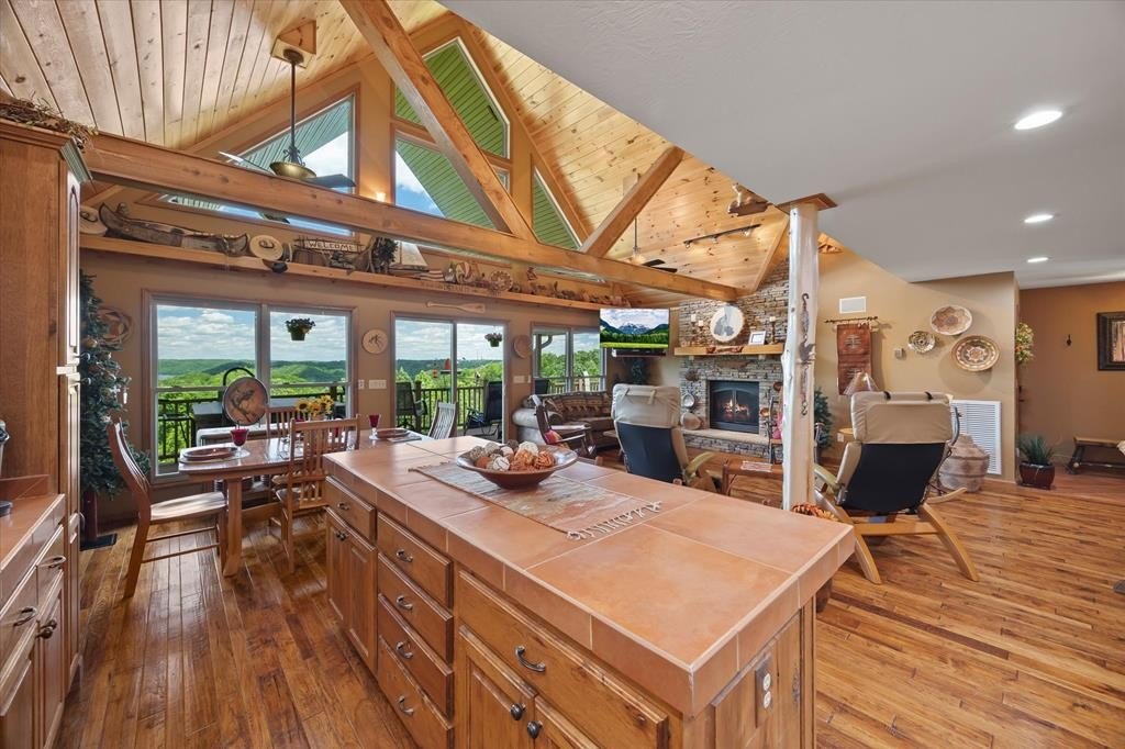 Byrdstown, Tennessee, 38549, United States, 3 Bedrooms Bedrooms, ,2.5 BathroomsBathrooms,Residential,Forsale,1886015