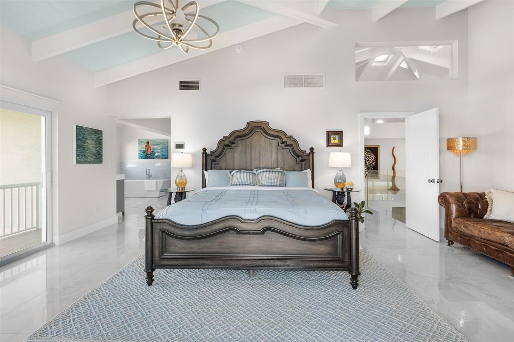 ISLAMORADA, Florida, 33036, United States, 6 Bedrooms Bedrooms, ,4 BathroomsBathrooms,Residential,Forsale,2004342