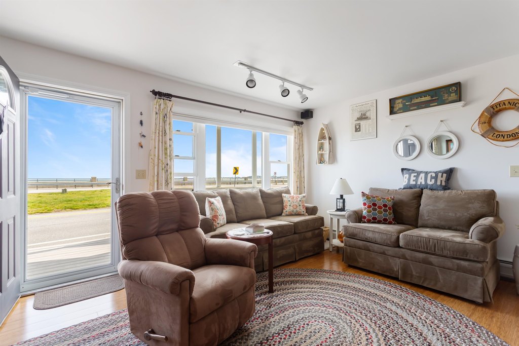 Hampton, New Hampshire, 03842, United States, 3 Bedrooms Bedrooms, ,2 BathroomsBathrooms,Residential,Forsale,1933934