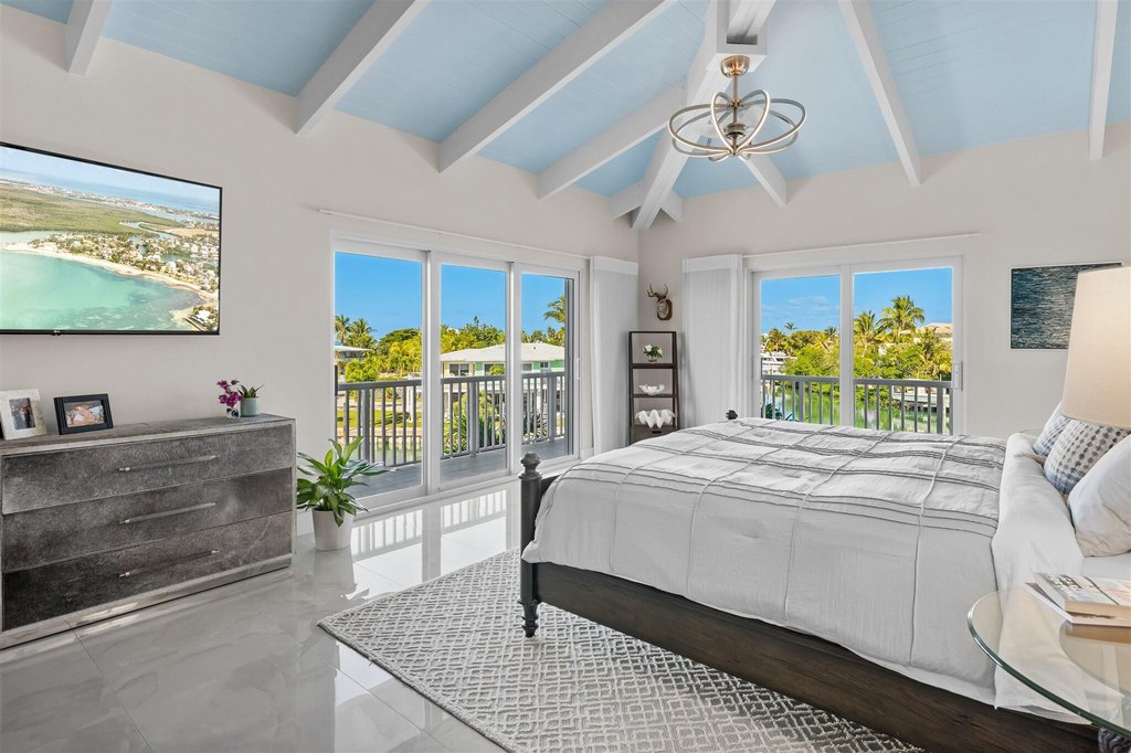 ISLAMORADA, Florida, 33036, United States, 6 Bedrooms Bedrooms, ,4 BathroomsBathrooms,Residential,Forsale,2004342