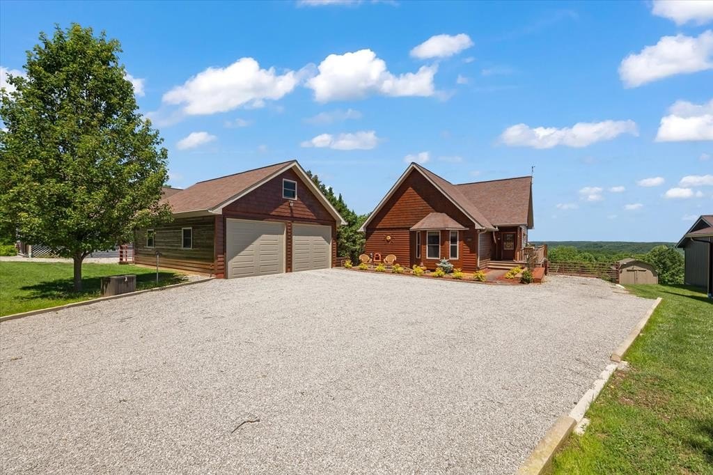 Byrdstown, Tennessee, 38549, United States, 3 Bedrooms Bedrooms, ,2.5 BathroomsBathrooms,Residential,Forsale,1886015