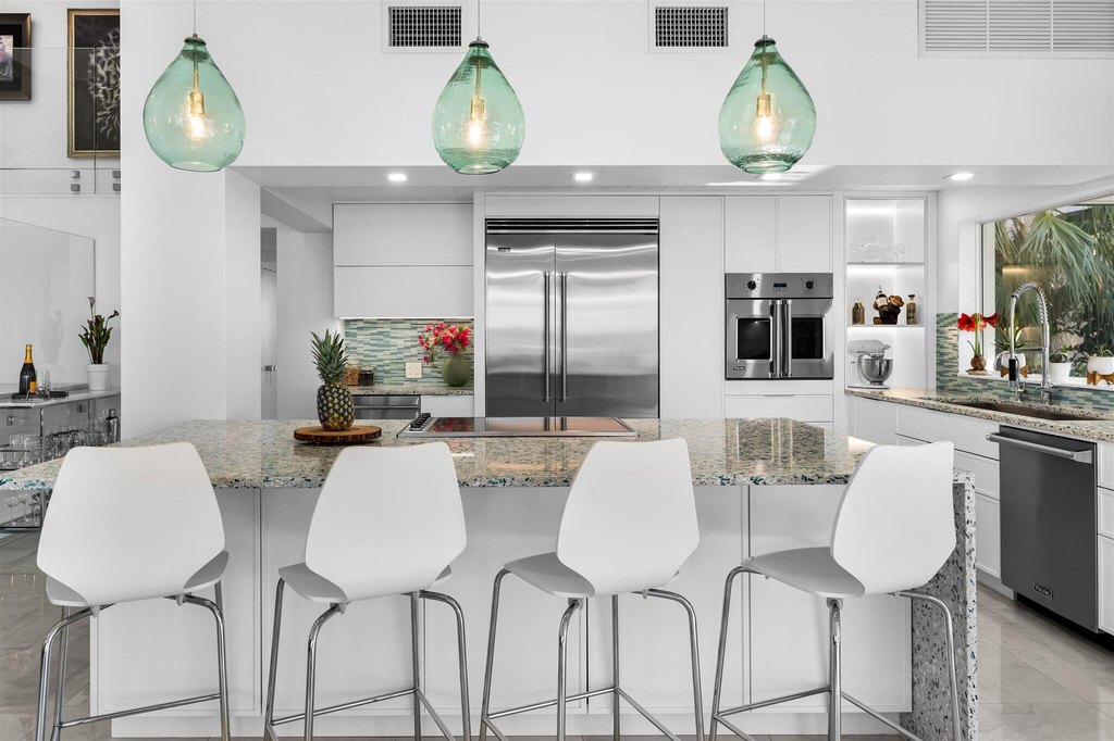 ISLAMORADA, Florida, 33036, United States, 6 Bedrooms Bedrooms, ,4 BathroomsBathrooms,Residential,Forsale,2004342