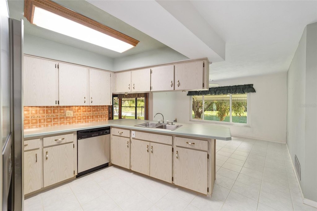 DUNNELLON, Florida, 34432, United States, 4 Bedrooms Bedrooms, ,2.5 BathroomsBathrooms,Residential,Forsale,2004000