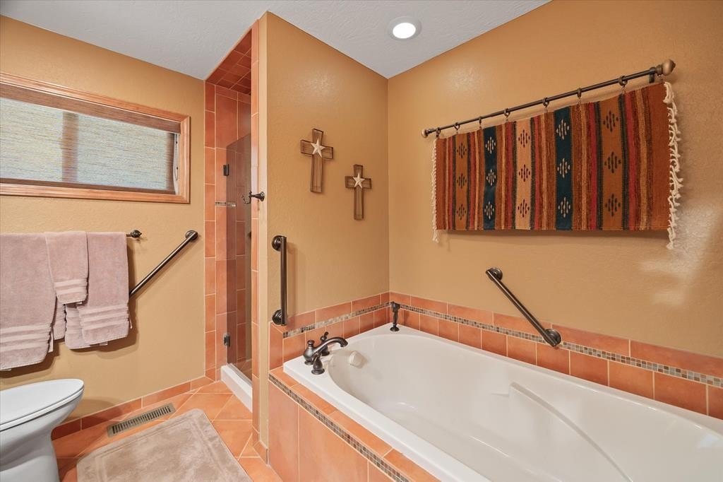 Byrdstown, Tennessee, 38549, United States, 3 Bedrooms Bedrooms, ,2.5 BathroomsBathrooms,Residential,Forsale,1886015