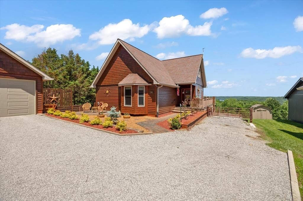 Byrdstown, Tennessee, 38549, United States, 3 Bedrooms Bedrooms, ,2.5 BathroomsBathrooms,Residential,Forsale,1886015