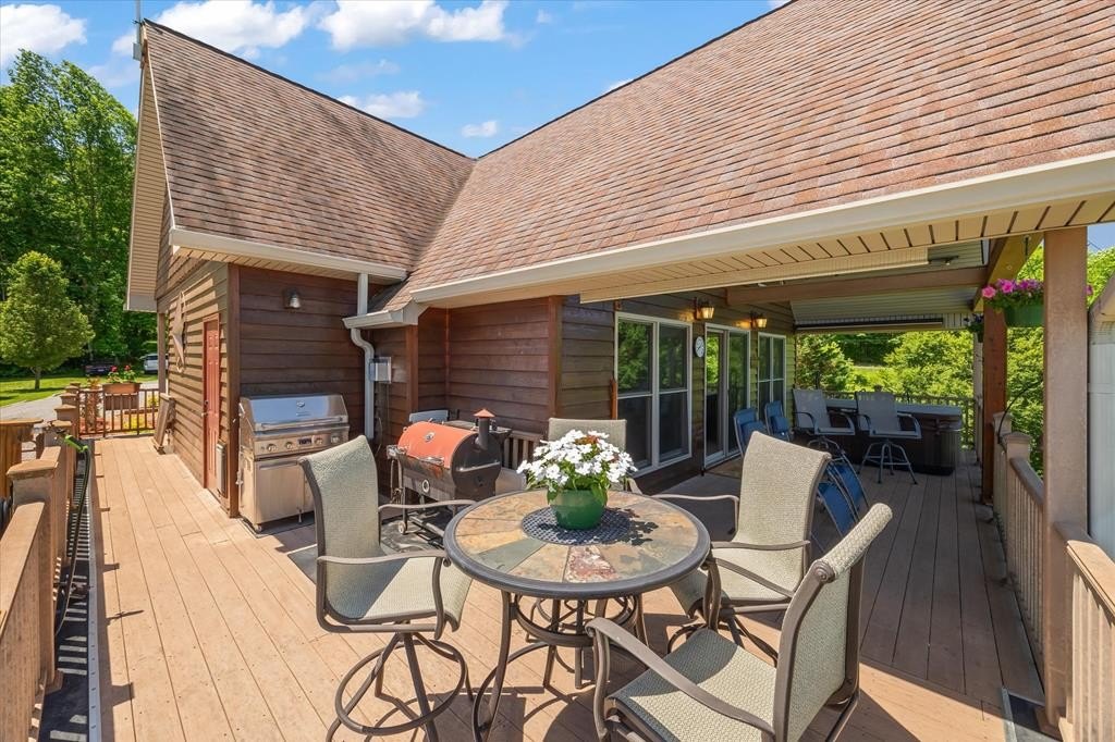 Byrdstown, Tennessee, 38549, United States, 3 Bedrooms Bedrooms, ,2.5 BathroomsBathrooms,Residential,Forsale,1886015