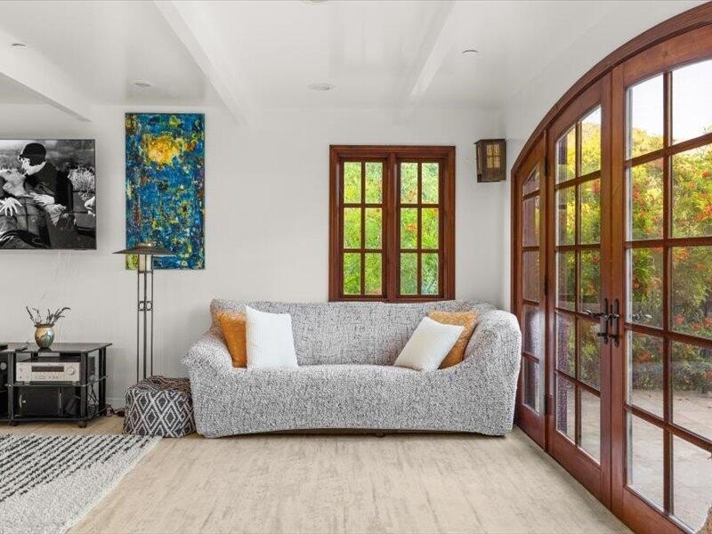 SANTA BARBARA, California, 93103, United States, 3 Bedrooms Bedrooms, ,3.5 BathroomsBathrooms,Residential,Forsale,1904936