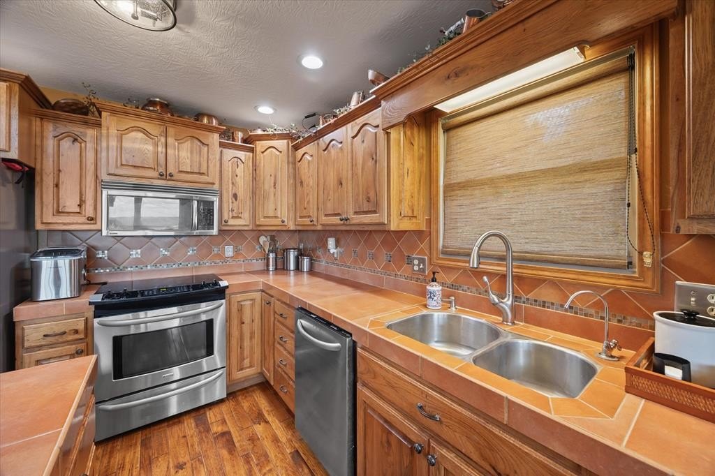 Byrdstown, Tennessee, 38549, United States, 3 Bedrooms Bedrooms, ,2.5 BathroomsBathrooms,Residential,Forsale,1886015