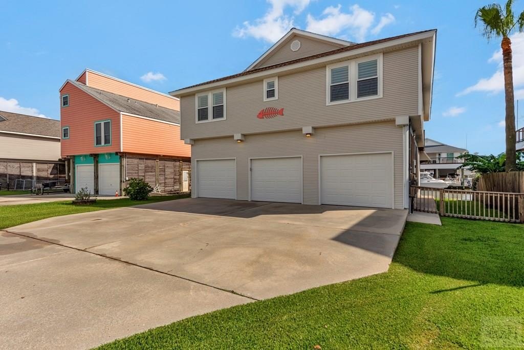Tiki Island, Texas, 77554, United States, 2 Bedrooms Bedrooms, ,2.5 BathroomsBathrooms,Residential,Forsale,1953101