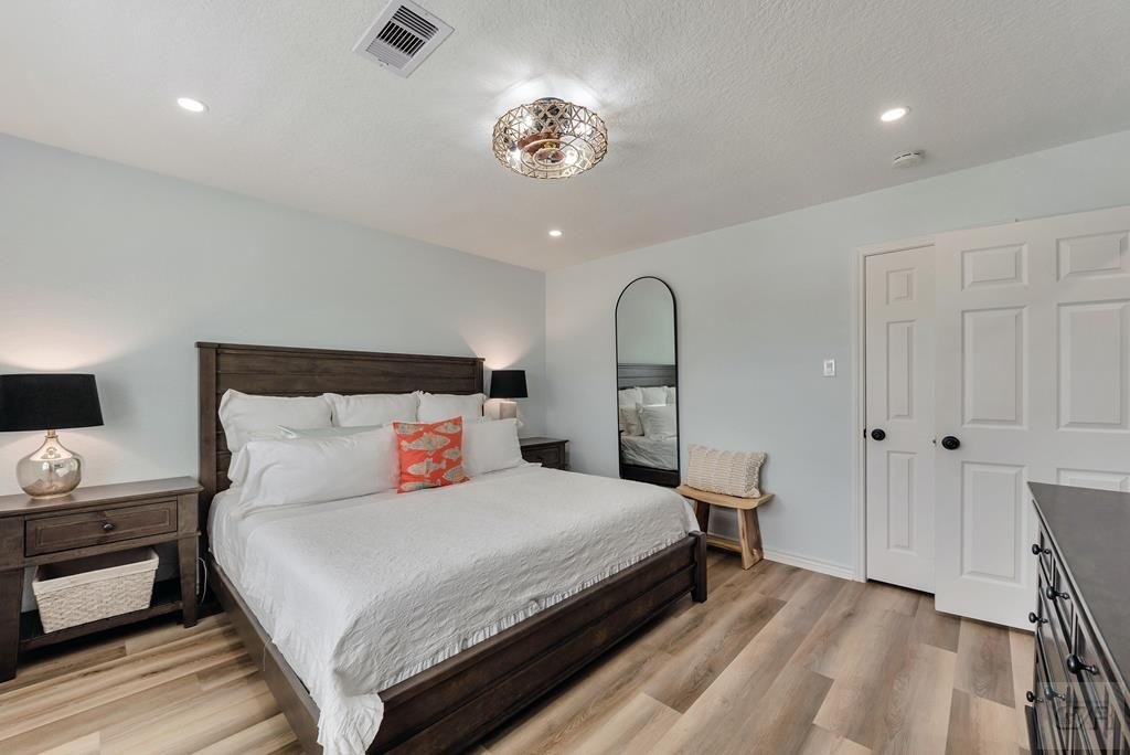 Tiki Island, Texas, 77554, United States, 2 Bedrooms Bedrooms, ,2.5 BathroomsBathrooms,Residential,Forsale,1953101