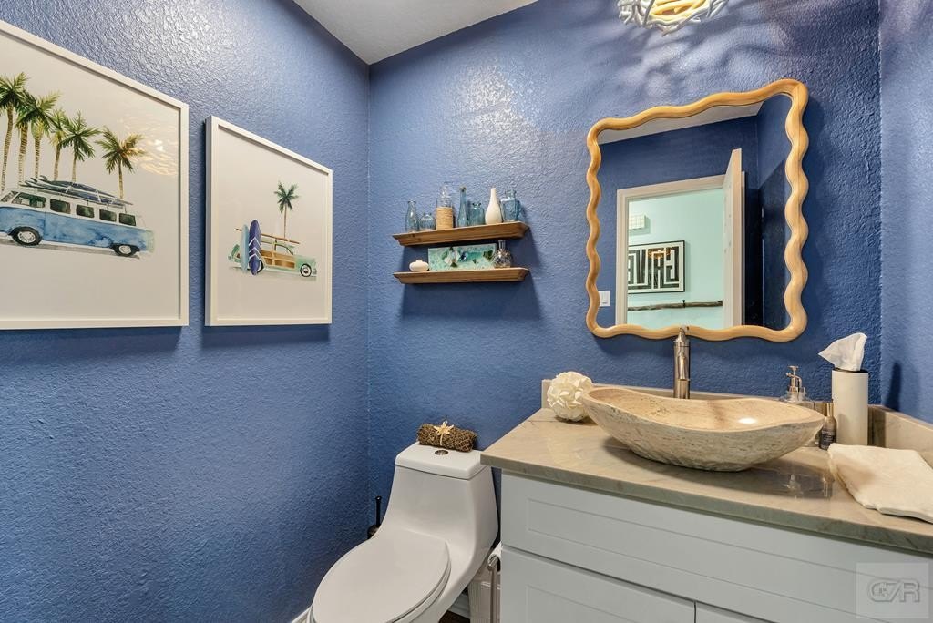 Tiki Island, Texas, 77554, United States, 2 Bedrooms Bedrooms, ,2.5 BathroomsBathrooms,Residential,Forsale,1953101