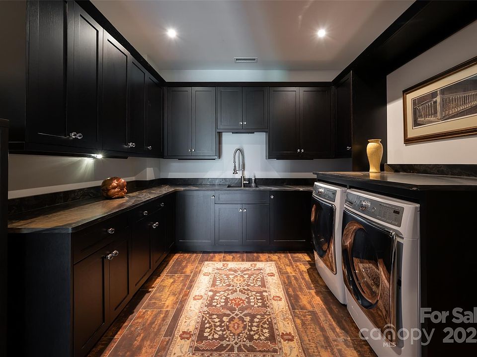 Asheville, North Carolina, 28803, United States, 4 Bedrooms Bedrooms, ,4 BathroomsBathrooms,Residential,Forsale,1886081