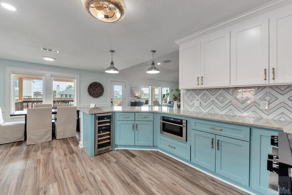 Tiki Island, Texas, 77554, United States, 2 Bedrooms Bedrooms, ,2.5 BathroomsBathrooms,Residential,Forsale,1953101