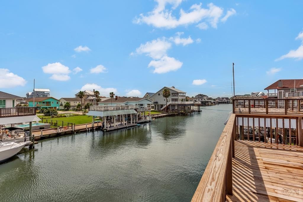 Tiki Island, Texas, 77554, United States, 2 Bedrooms Bedrooms, ,2.5 BathroomsBathrooms,Residential,Forsale,1953101