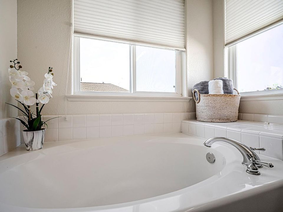 Windsor, California, 95492, United States, 3 Bedrooms Bedrooms, ,3 BathroomsBathrooms,Residential,Forsale,1918904