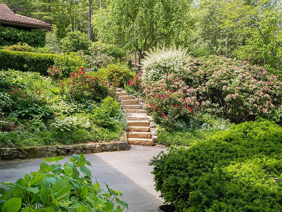 Asheville, North Carolina, 28803, United States, 6 Bedrooms Bedrooms, ,6 BathroomsBathrooms,Residential,Forsale,1886079