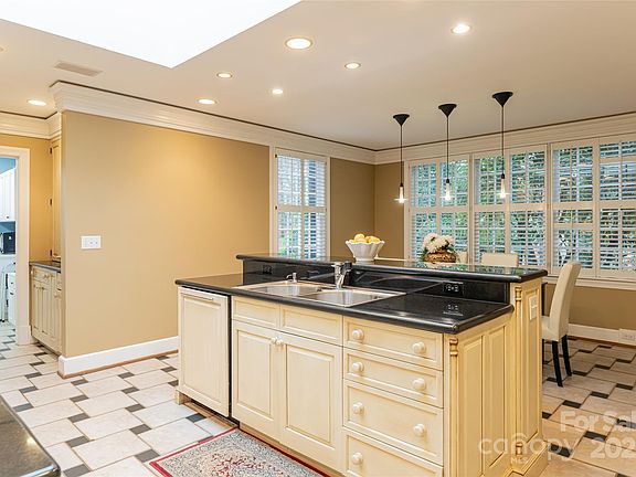 Asheville, North Carolina, 28803, United States, 7 Bedrooms Bedrooms, ,5 BathroomsBathrooms,Residential,Forsale,1886080