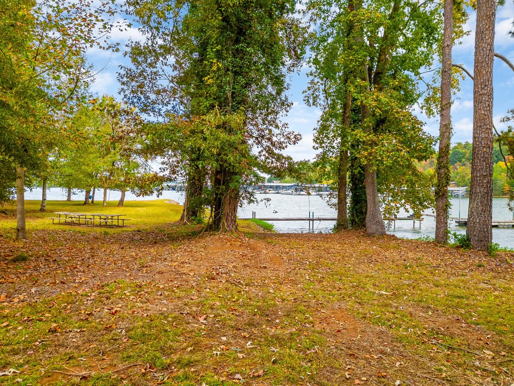 Harrison, Tennessee, 37341, United States, 4 Bedrooms Bedrooms, ,2.5 BathroomsBathrooms,Residential,Forsale,1894373
