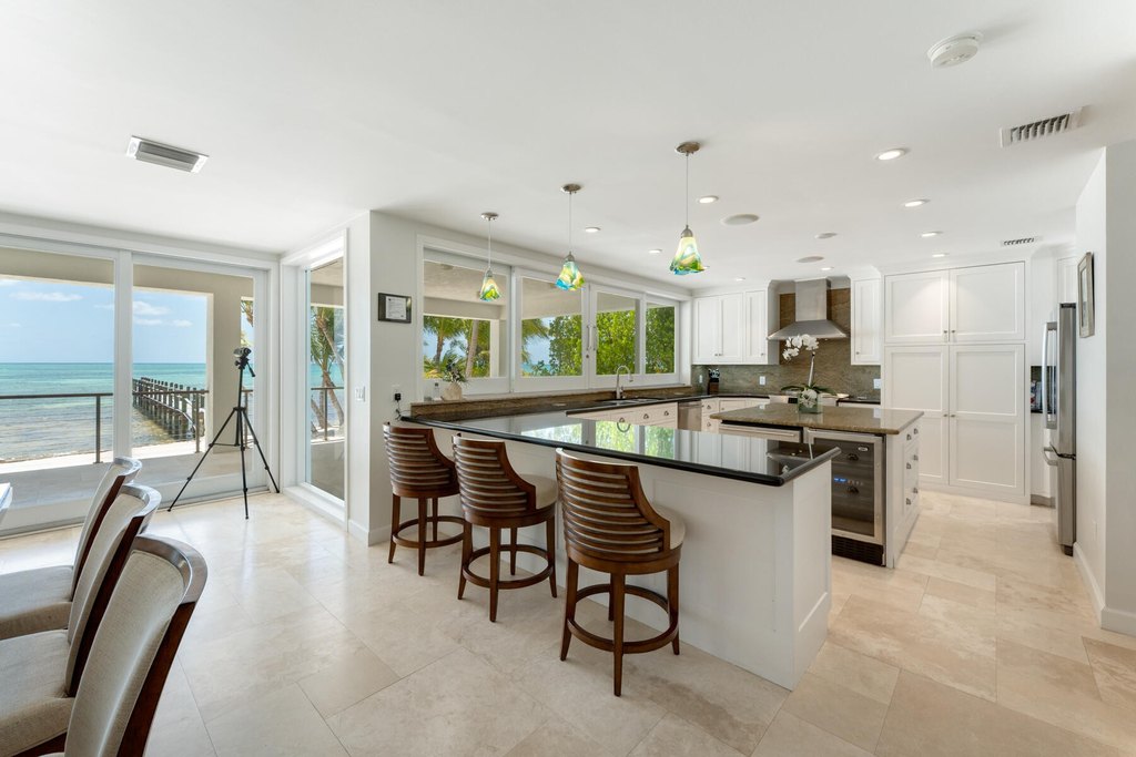 Lower Matecumbe, Florida, 33036, United States, 5 Bedrooms Bedrooms, ,6.5 BathroomsBathrooms,Residential,Forsale,1971976